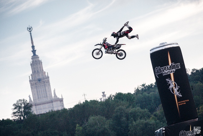 Новый рекорд мотофристайл-битвы Adrenaline FMX Riders
