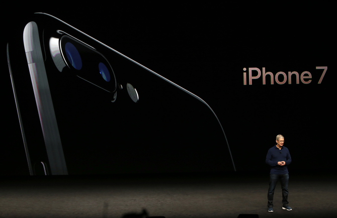 Apple представила iPhone 7