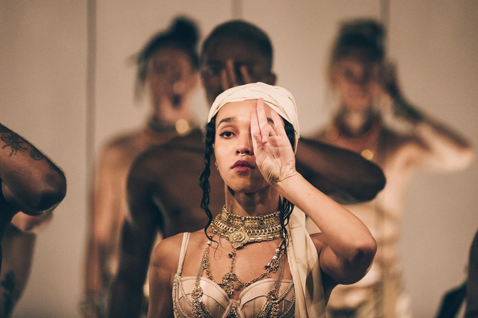 FKA twigs / Фото: fkatwi.gs