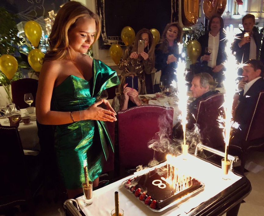 Стефания задула свечи на именнином торте​Фото: Instagram