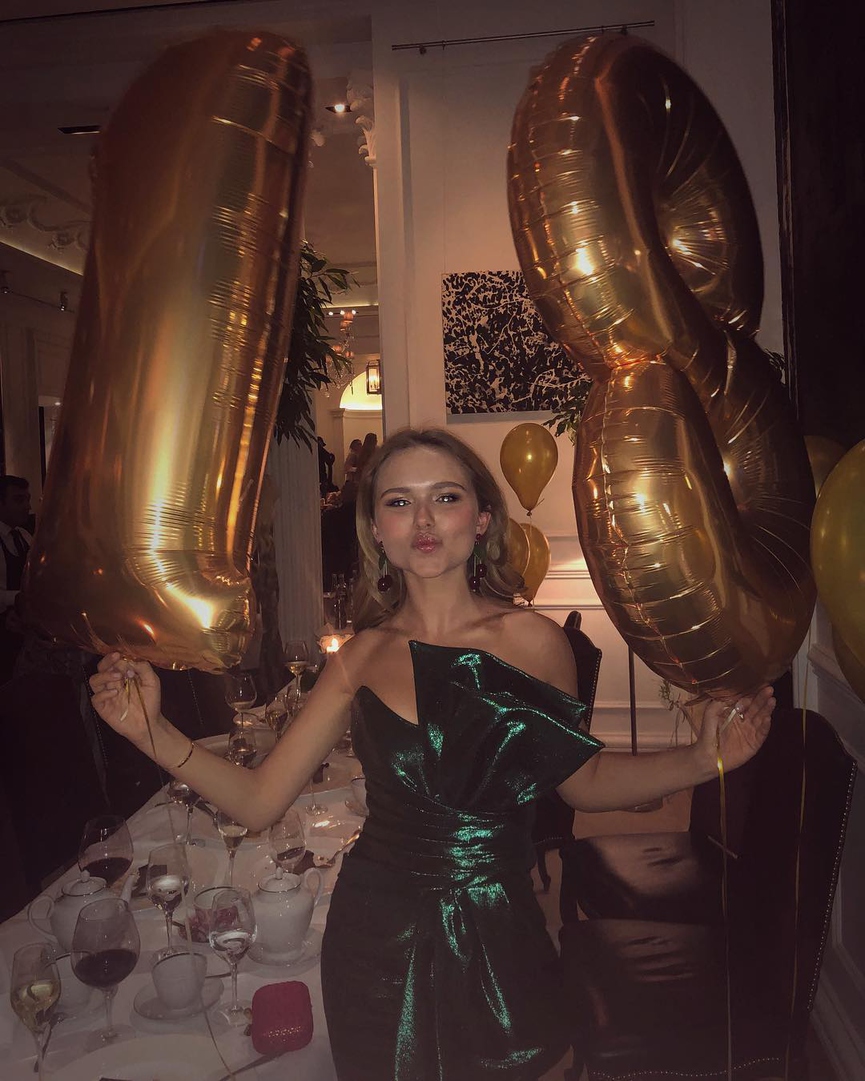 Стефания Маликова с размахом отметила совершеннолетиеФото: Instagram