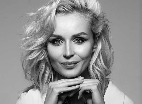 Полина Гагарина перенесла дату релиза песни «Выше головы»Фото: Социальные сети