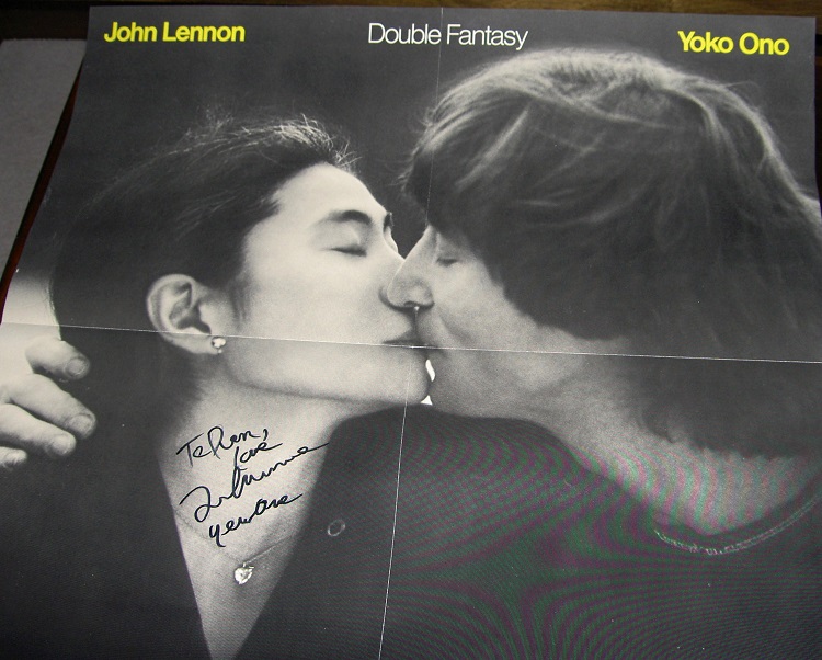 Обложка «Double Fantasy», другой экзепляр, подписанный для Чэмпана выставили на аукционФото: Социальные сети