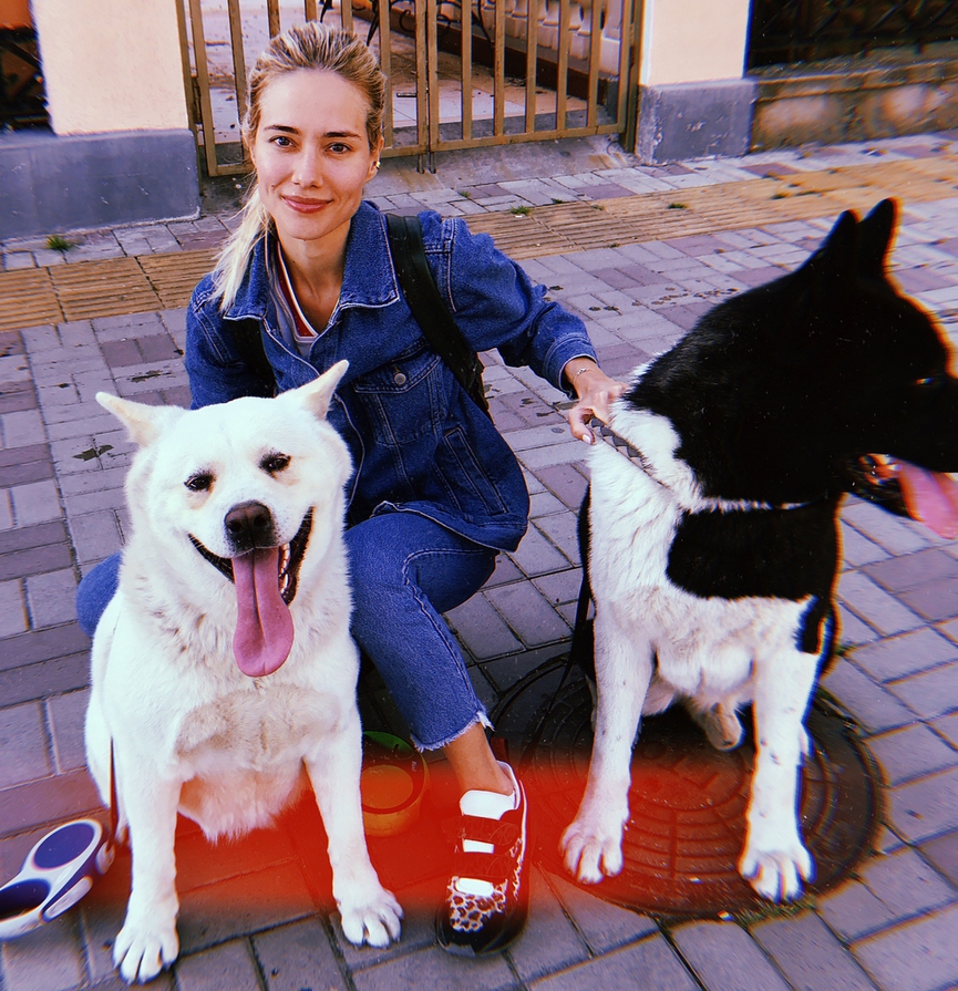 Юля Паршута любит близких сородичей волков — собак​Фото: Instagram