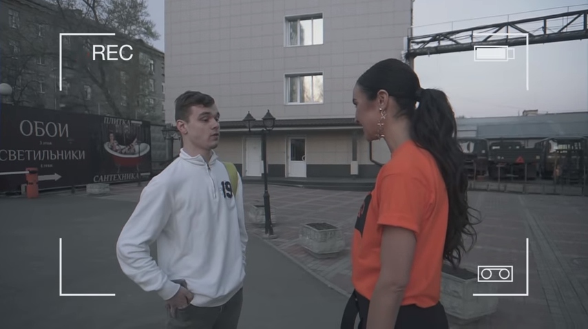 Ольга общается с навязчивым ухажеромФото: кадр трансляции