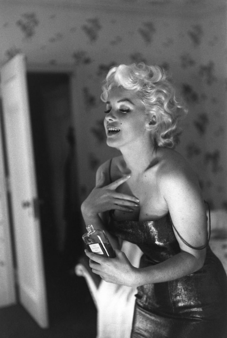 Мэрилин Монро с духами Chanel №5​Фото: Twitter