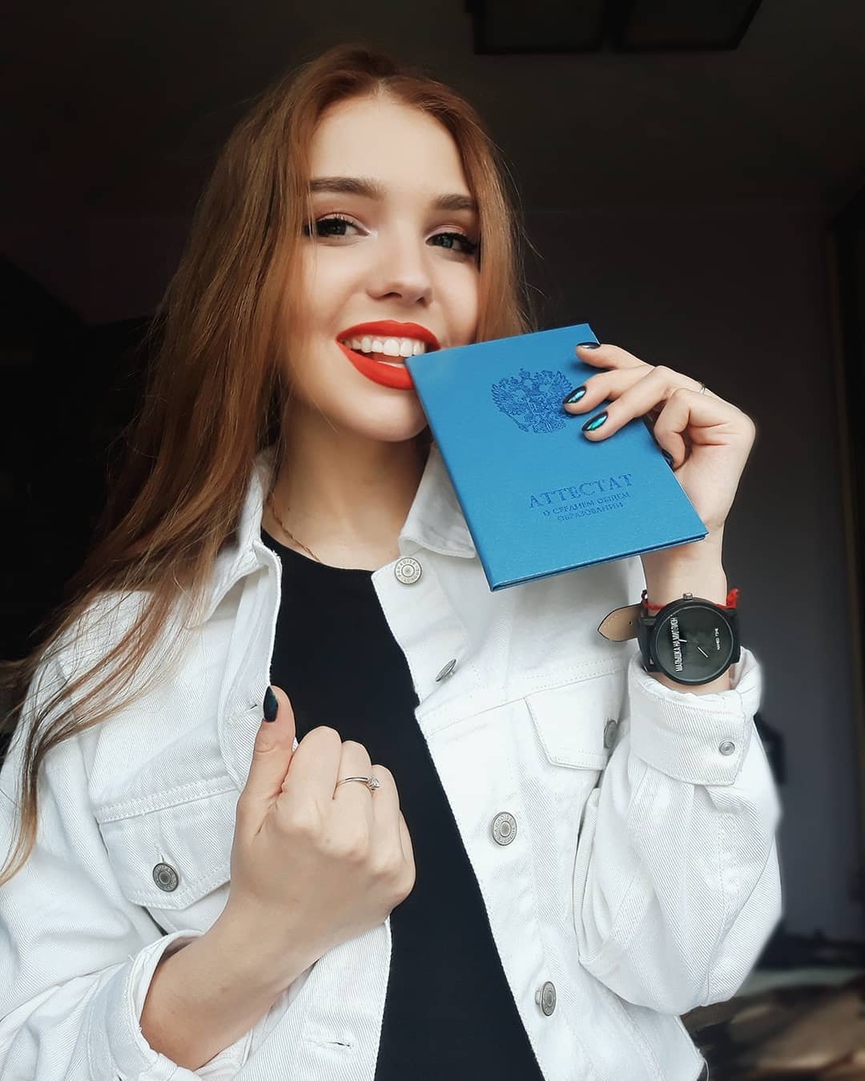 Ронни из шоу «ПЕСНИ. РЕАЛИТИ» получила аттестат