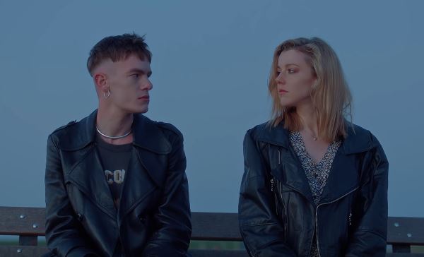 «Лети за мной» - история о том, как страсть граничит с безумием​Фото: кадр из клипа