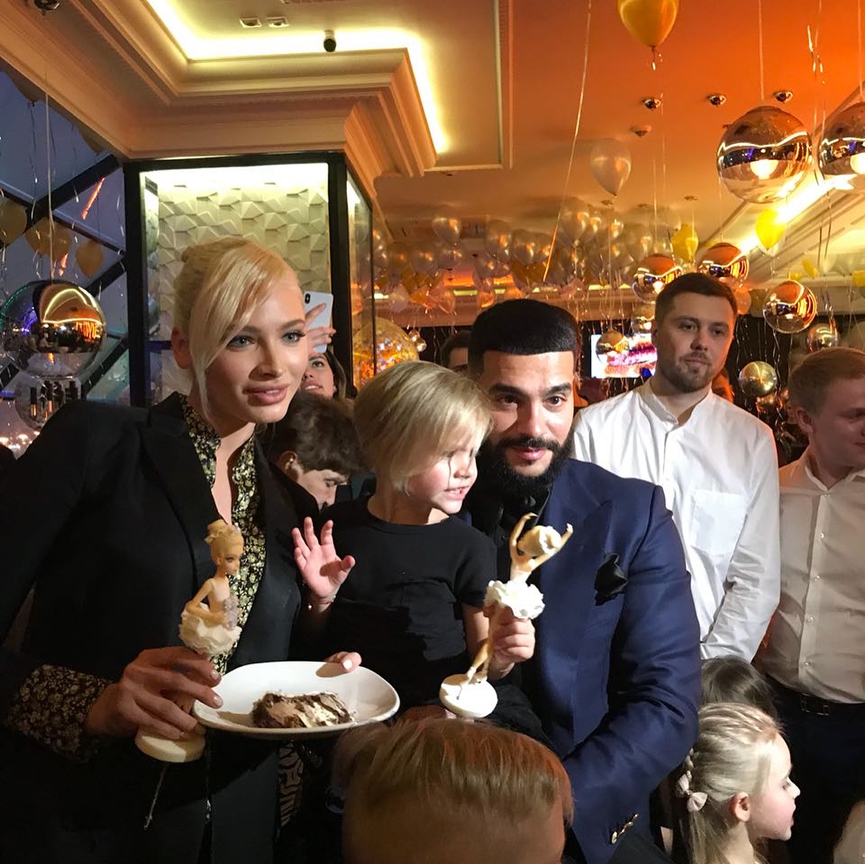 Тимати с Аленой Шишковой и дочерью Алисой​Фото: Instagram