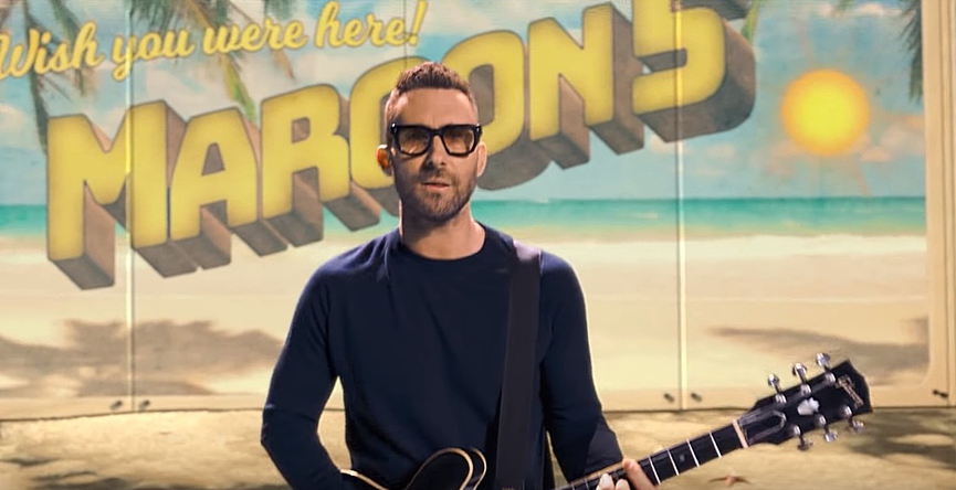 Солист Maroon 5 Адам Левин​фото: кадр из клипа