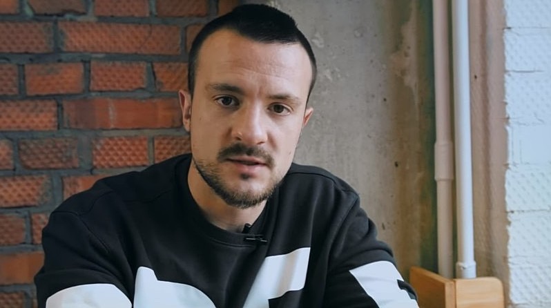 Эрнесто Заткнитеськадр из фильма «Баттл»