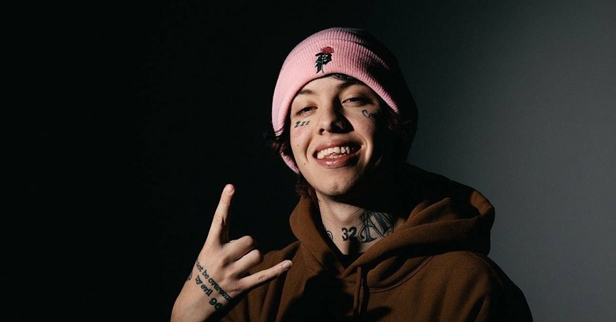 Lil Xan и Charli XCX прокатились с ветерком в новом клипе «Moonlight»