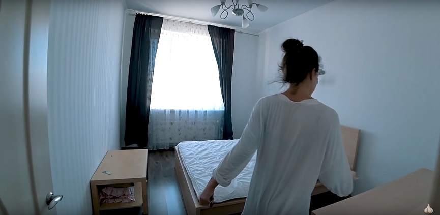 Спальня Евгении. На стене будет висеть телевизорФото: кадр YouTube
