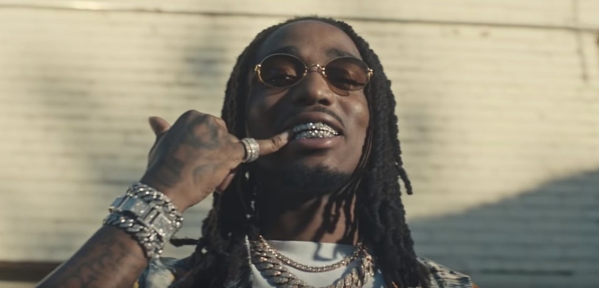 Quavo хвастается зубамиФото: кадр из клипа