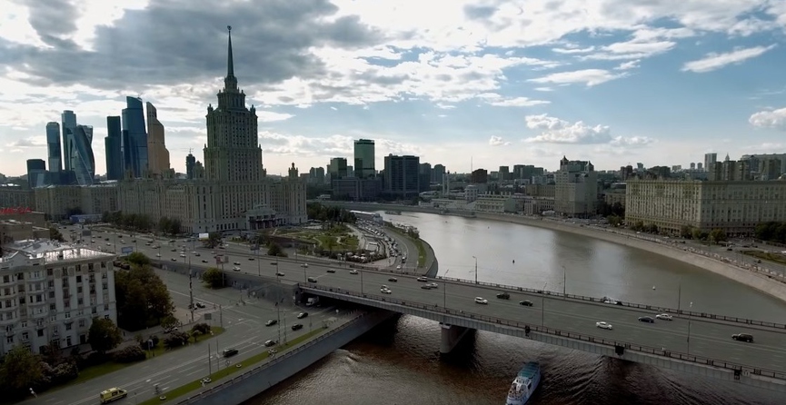 Виды с высоты птичьего полетаФото: кадр из клипа