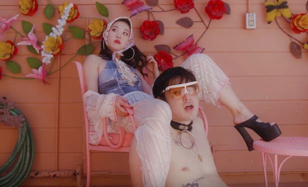 Joji в новом клипе «Peach Jam»Фото: Кадр из клипа