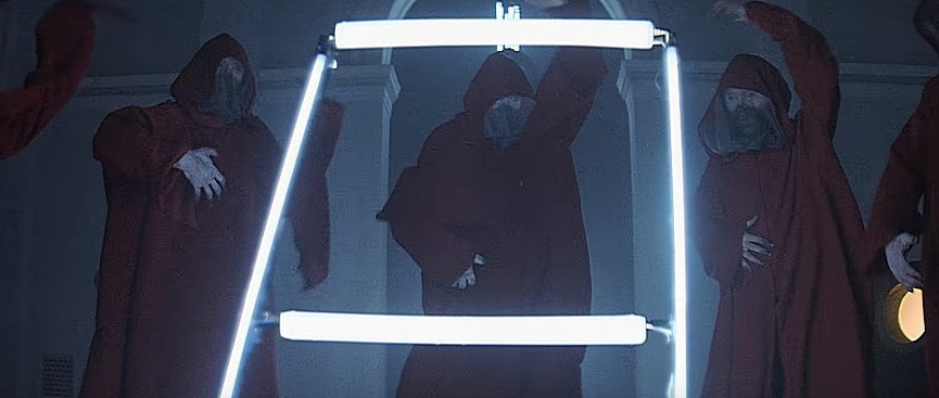 Попробуйте понять, что происходит в кадреФото: кадр из клипа