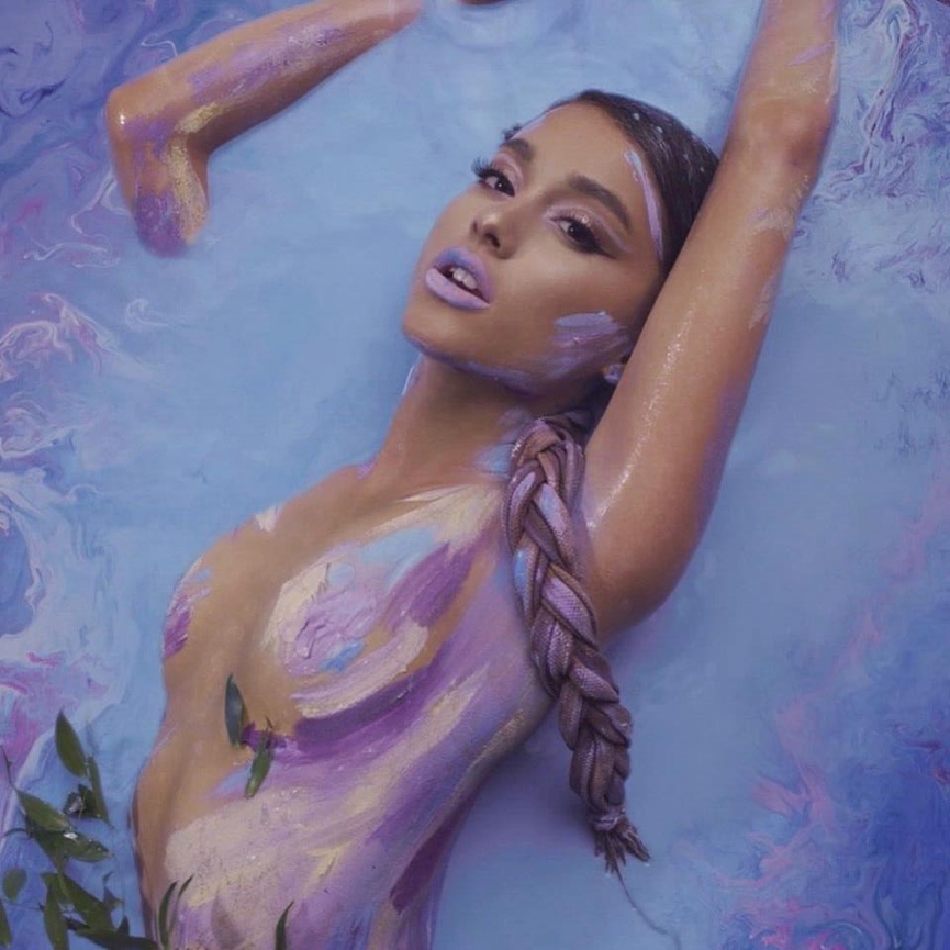 Ариана ГрандеФото: обложка сингла «God is a Woman» 