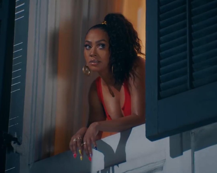 Теперь мы наконец-то узнали, как выглядит КикиФото: кадр из клипа