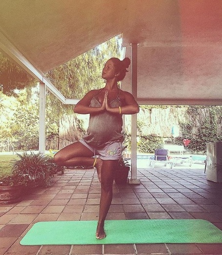 Нюша осваивает асаны ​Фото: Instagram 