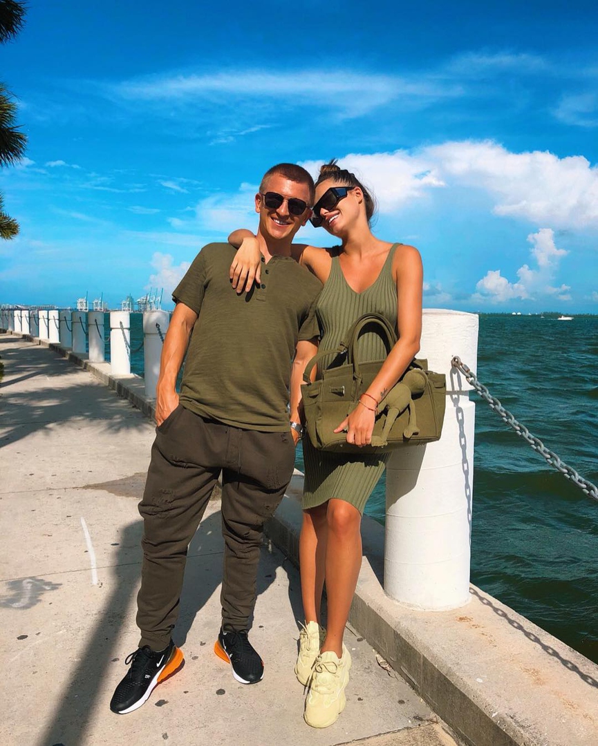 Молодые родители не скрывают своего счастьяФото: Instagram