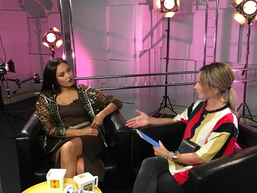 НАZИМА и ведущая Влада​Фото: ТНТ MUSIC