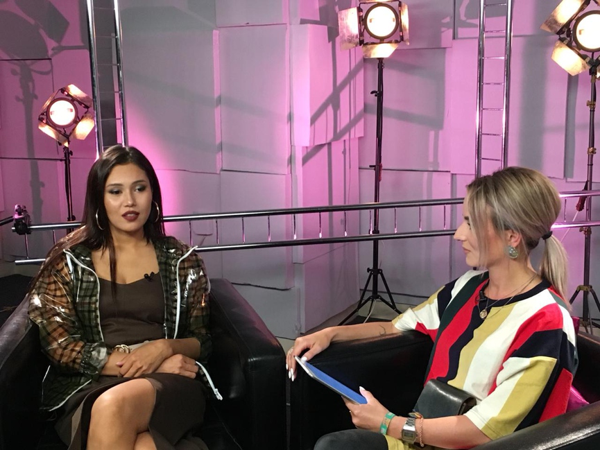 НАZИМА и ведущая Влада​Фото: ТНТ MUSIC