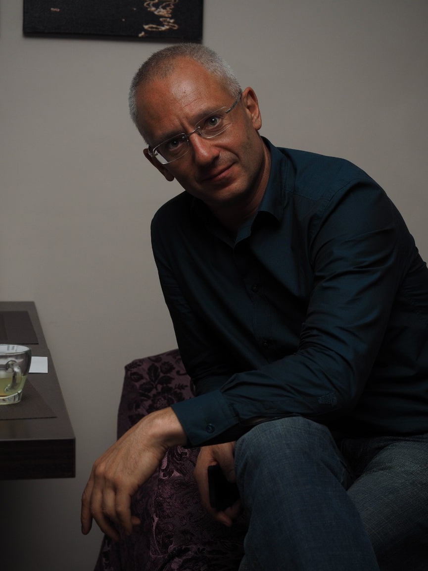 Финалист шоу «СУПЕРСТИХИ» Леонид Беленький: «Настоящая поэзия чаще уходит в стол»