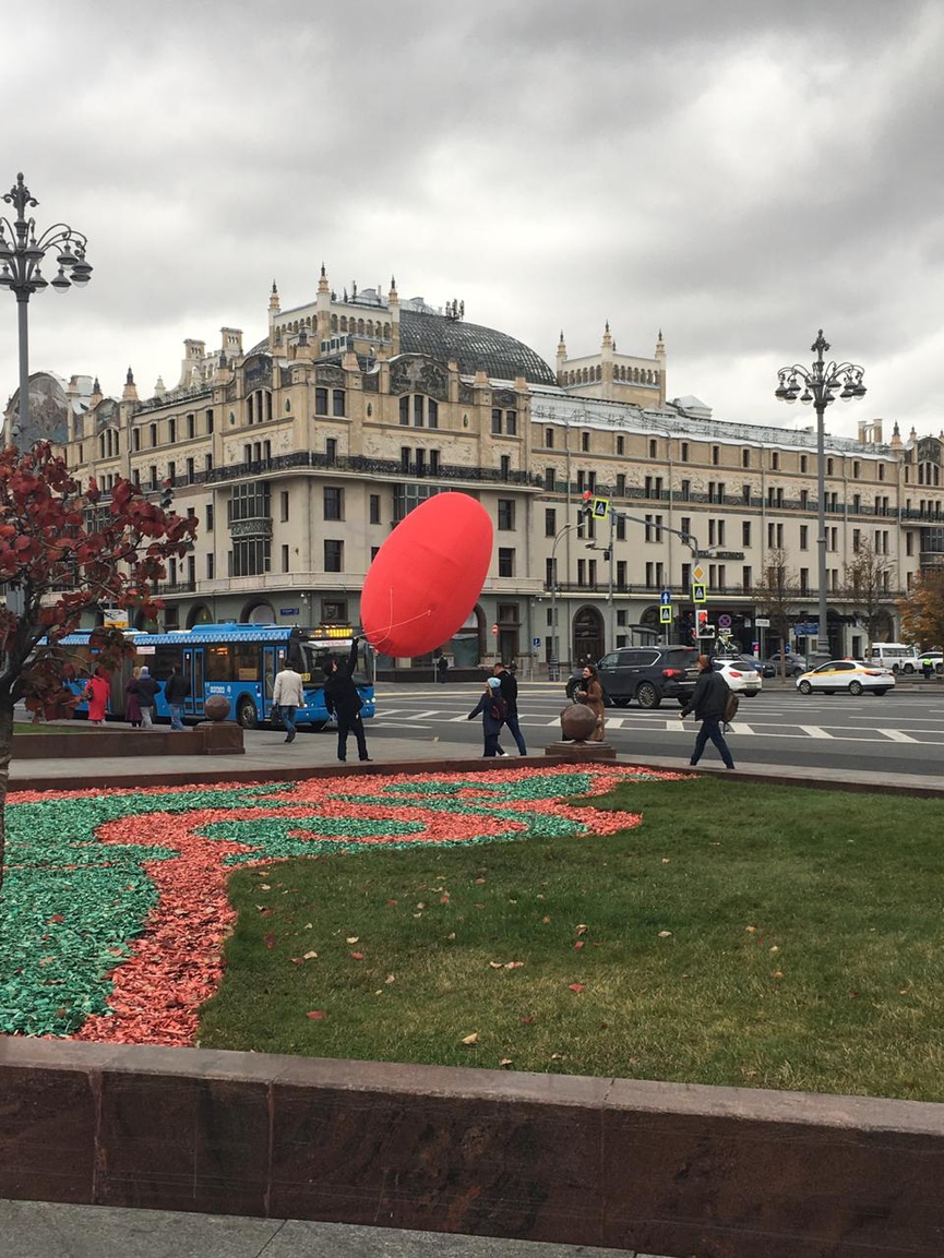 L'One успел подзадержаться на Театральной площади