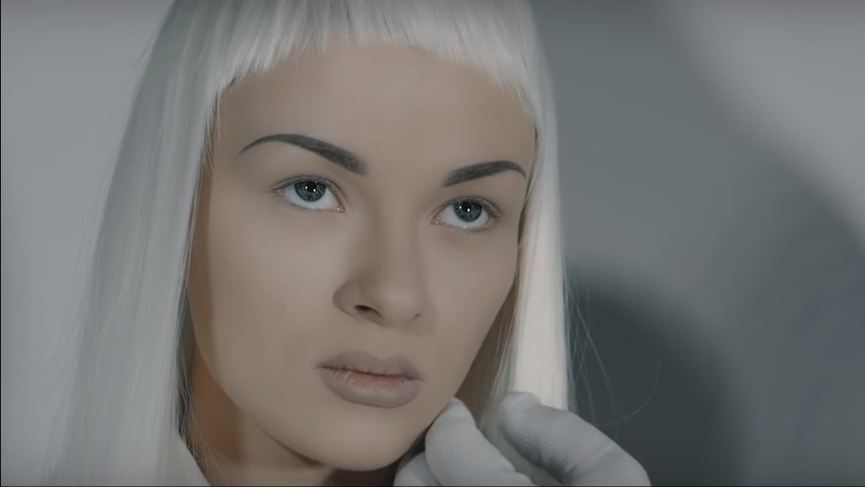 Кадр из клипа Даны Соколовой - «Фонари»