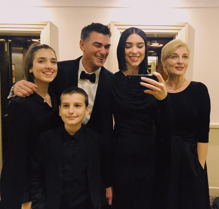 Дуа липа с родителями, сестрой и братом​Фото: Instagram