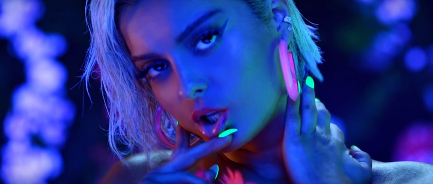 Кадр из клипа: David Guetta, Bebe Rexha & J Balvin - «Say My Name»