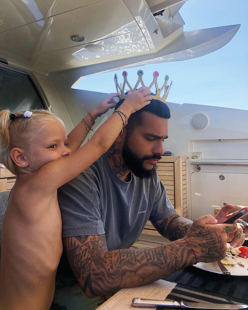 Рэпер увёз дочурку подальше от зимних холодов​Фото: Instagram