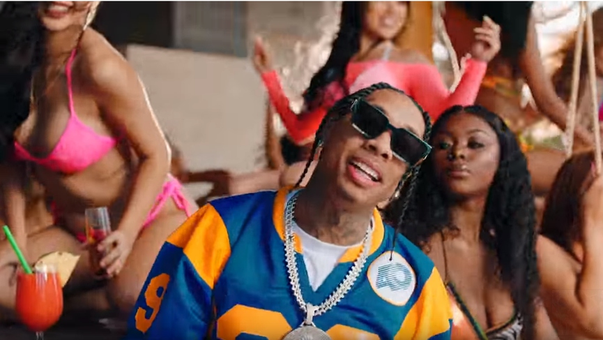 Tyga искренне радуется отдыху​Фото: кадр из клипа
