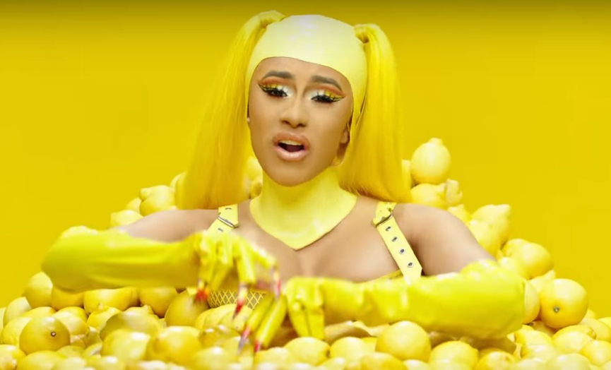 Кадр из клипа «Clout»