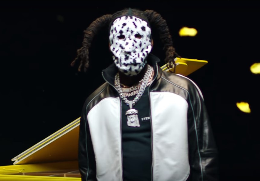 Кадр из клипа «Clout»