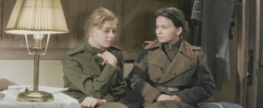 Кадр из фильма «Офицеры», в котором звучала песня «В лесу прифронтовом»