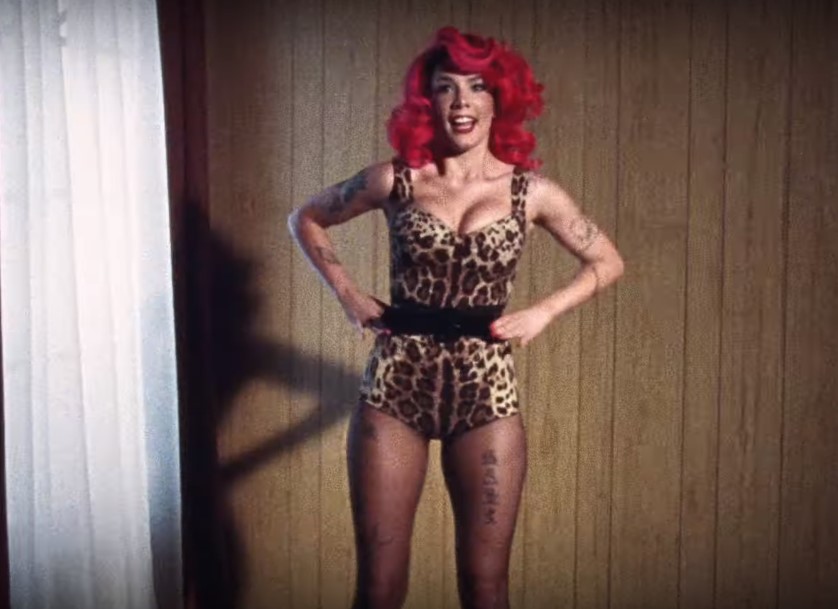 Тренд, на который решится не каждаяКадр из клипа