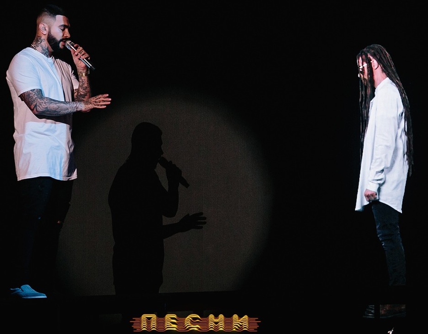 Тимати и голограмма Децла Фото: VK