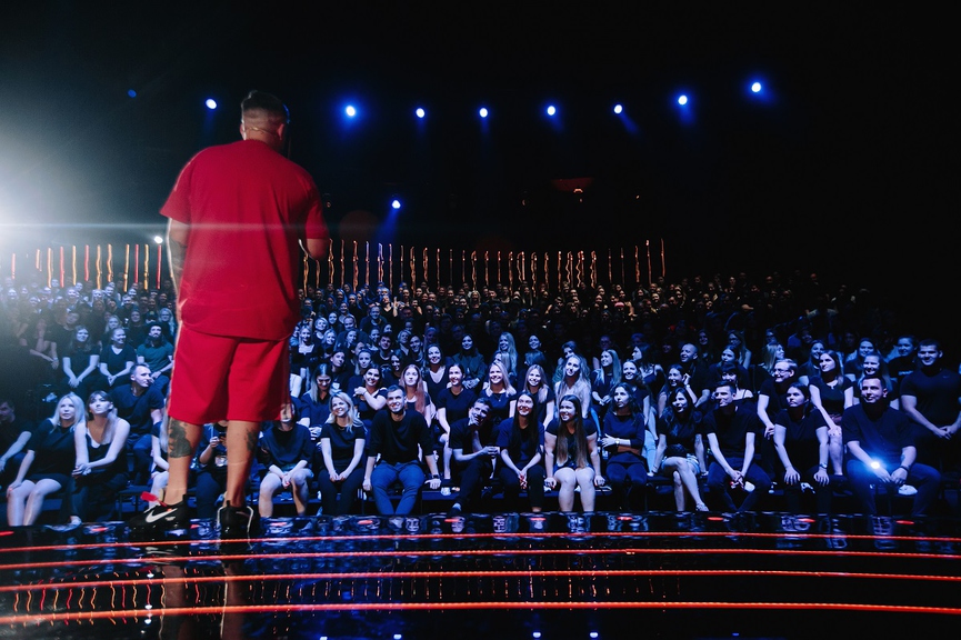 Баста перед аудиторией финального концерта​Фото: пресс-служба ТНТ