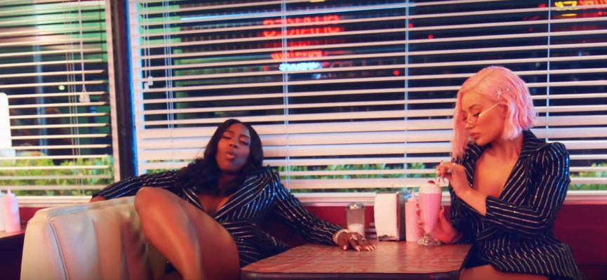 Кадр из клипа: Iggy Azalea ft. Kash Doll – «Fuck It Up»