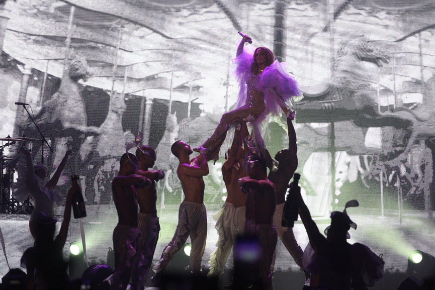 Джей Ло не против, чтобы её носили ра руках​Фото: Михаил Садчиков-младший