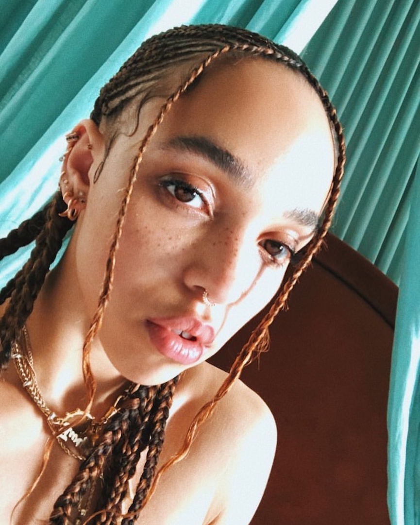 FKA twigs любит подчёркивать свою не совсем «земную» внешностьФото: Instagram