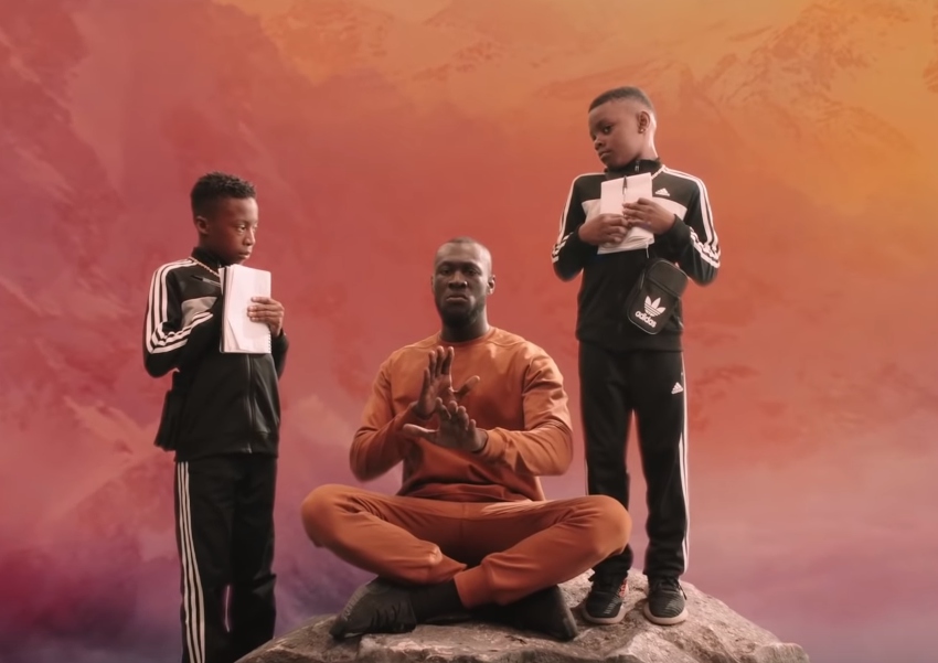 Stormzy с племянниками Альясом и Омари​Фото: кадр из клипа