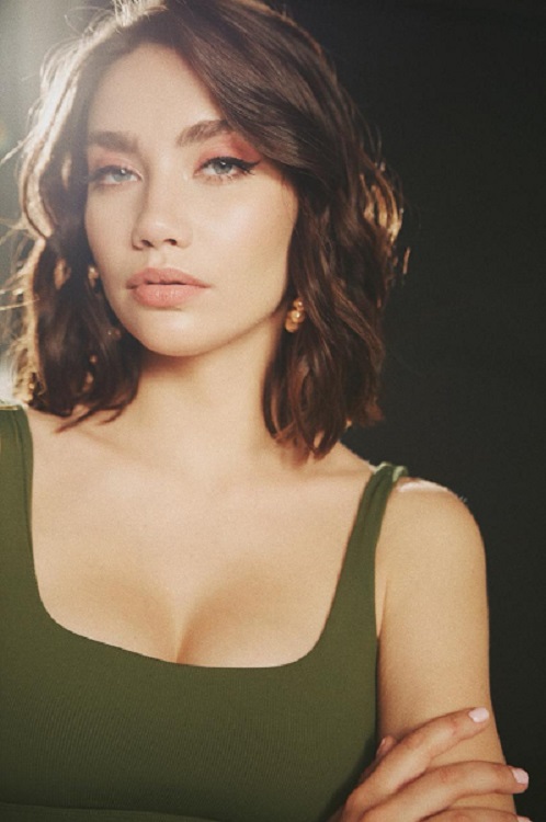 До того, как стать диджеем, Карина несколько лет работала модельюФото: архив ​артисток