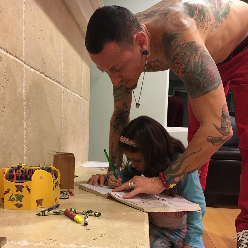 Честер Беннингтон с дочерью​Фото: Instagram