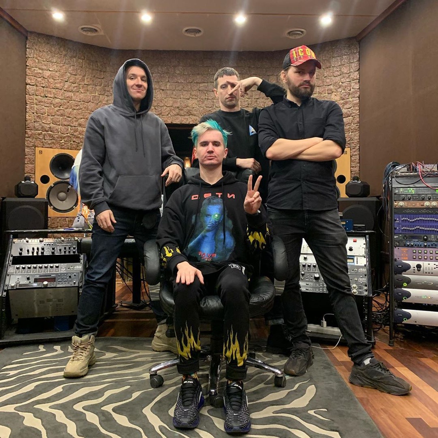 Группа «Хлеб» поддерживает свего коллегу в сольном творчестве​Фото: Instagram 