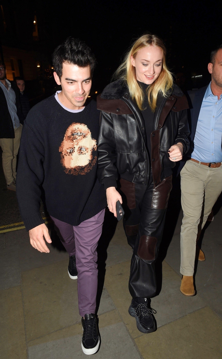 Джо и Софи на днях были замечены в ЛондонеФото: Legion-Media.ru