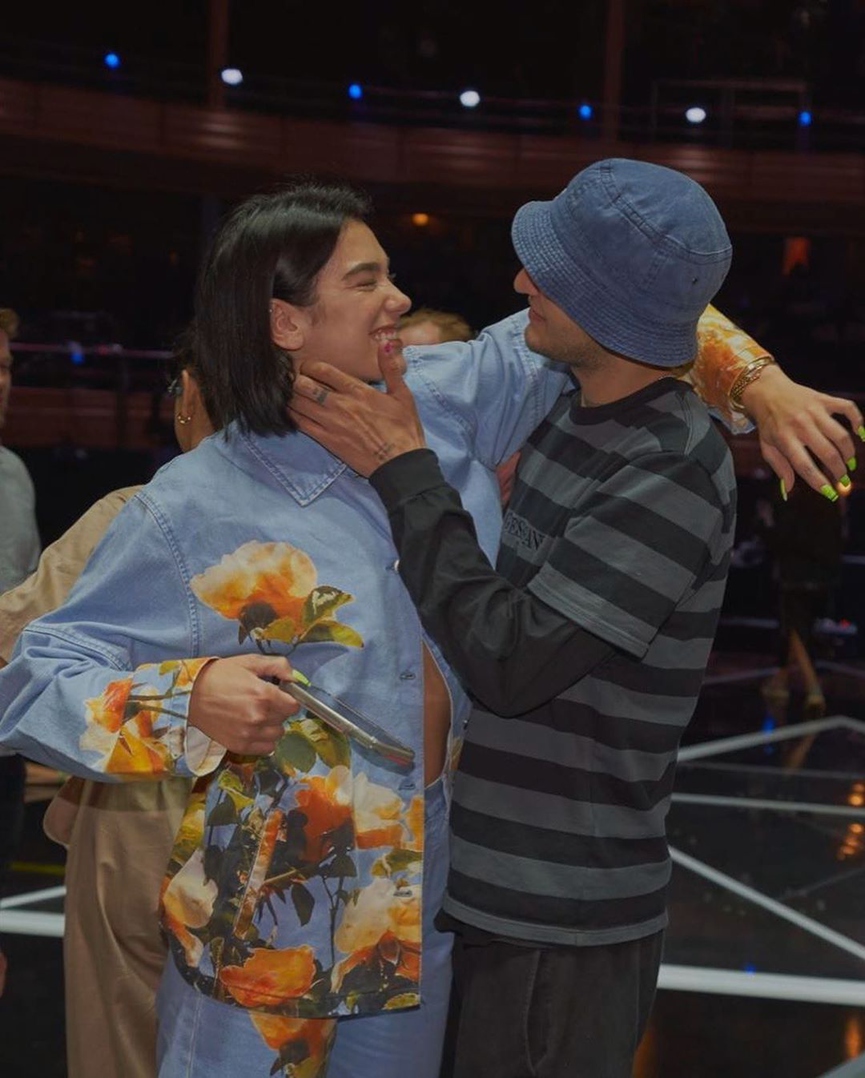 Биберы, Элджей, Рита Дакота: как звёзды отметили День всех влюблённых