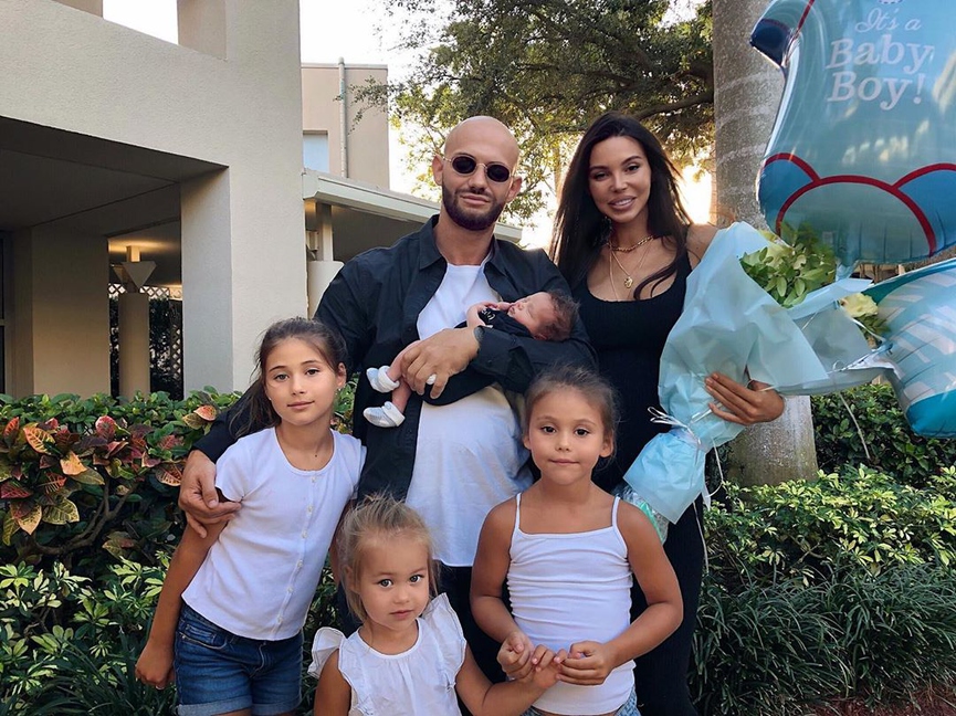 Джиган с женой Оксаной Самойловой и детьми​Фото: Instagram